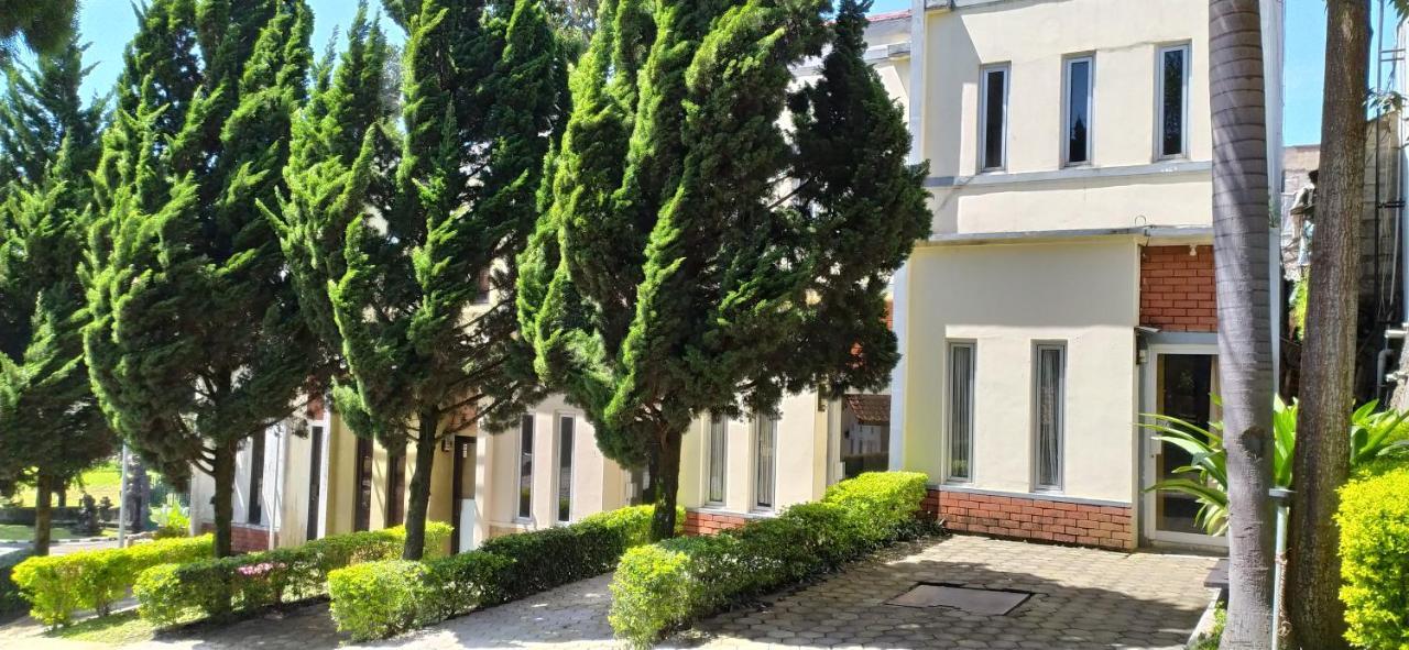 Villa Beverly Лембанг Экстерьер фото