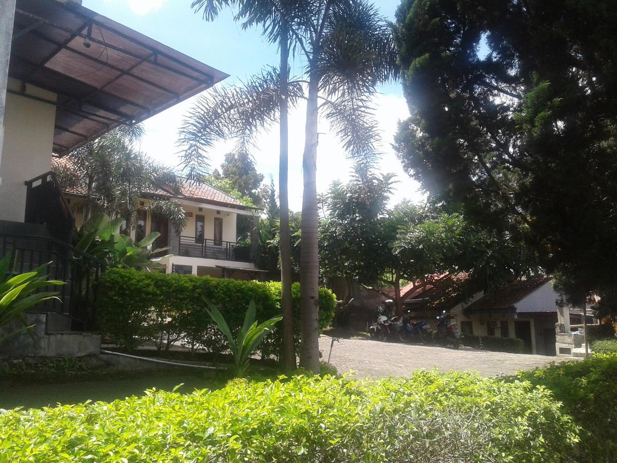 Villa Beverly Лембанг Экстерьер фото